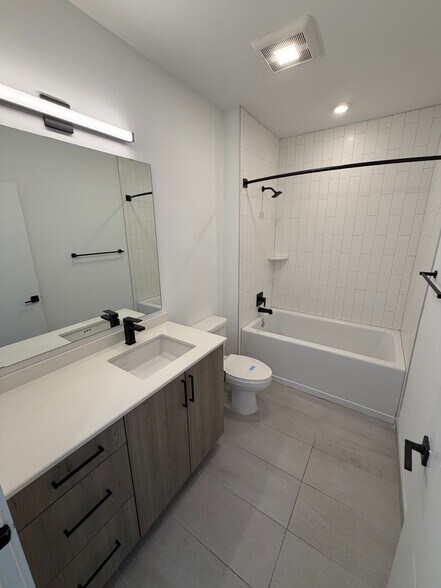 Building Photo - 147 NW 32nd St