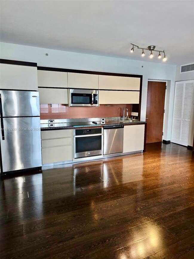 Building Photo - 435 21st St