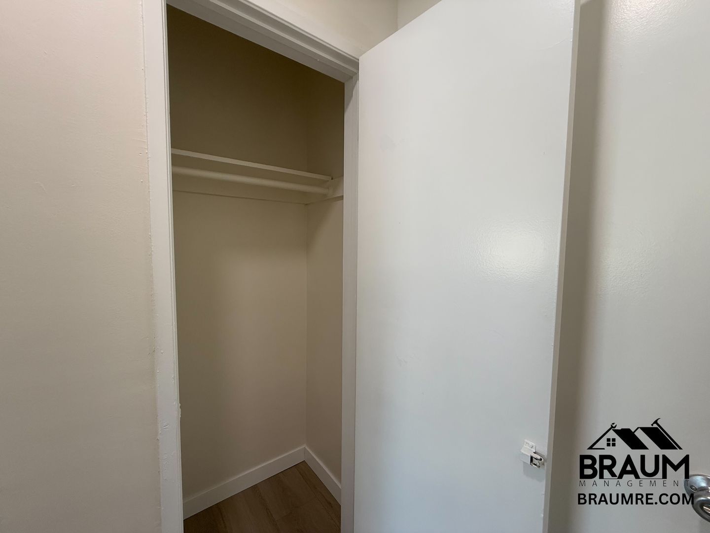 Building Photo - 6041 Whitsett Ave