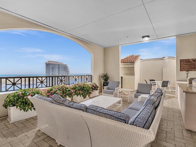 Building Photo - 801 S Olive Ave