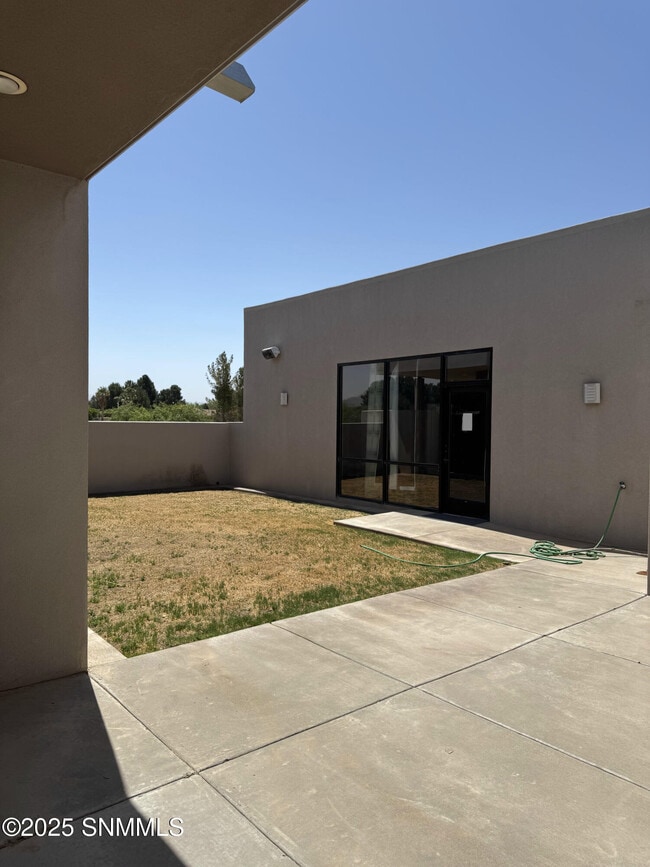 Building Photo - 6490 Vista Valley Trail