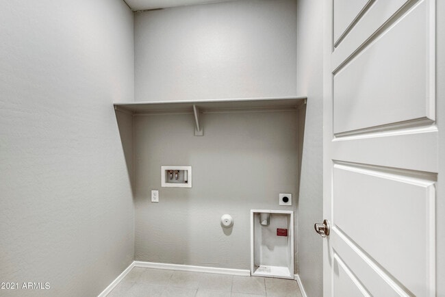 Building Photo - 8410 W Palmaire Ave
