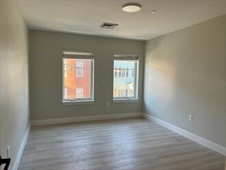Building Photo - 25 2nd St