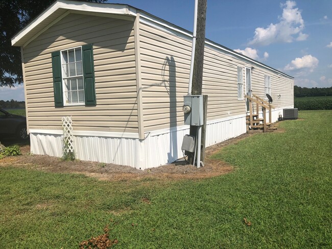 Building Photo - 2 BR, 2 BA Singlewide in Great Location in...