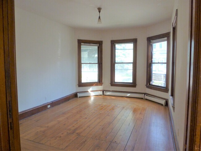 Building Photo - 12 Hickok Pl