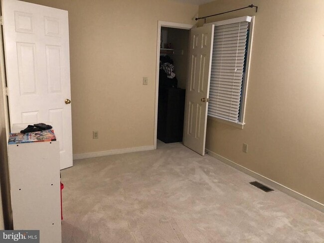 Building Photo - 2002 Admiral Dr