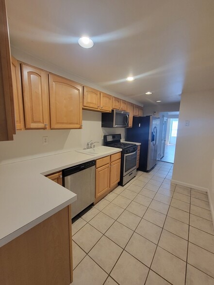 Kitchen - 2316 Cambridge St