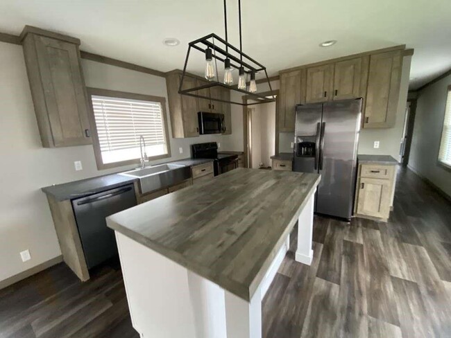Building Photo - 146 Wood Fern Dr