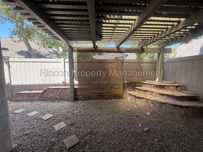 Building Photo - 694 Deerhunter Ln