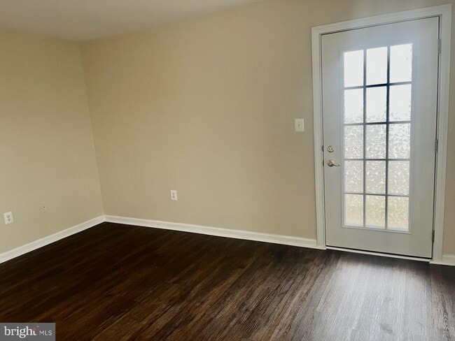Building Photo - 635 Constellation Square SE