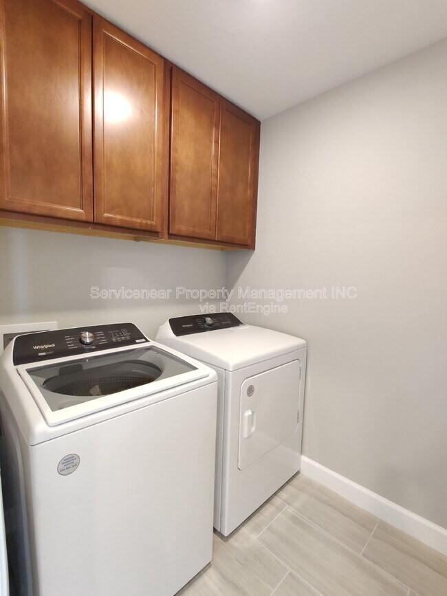 Building Photo - 6211 Baywood Ct