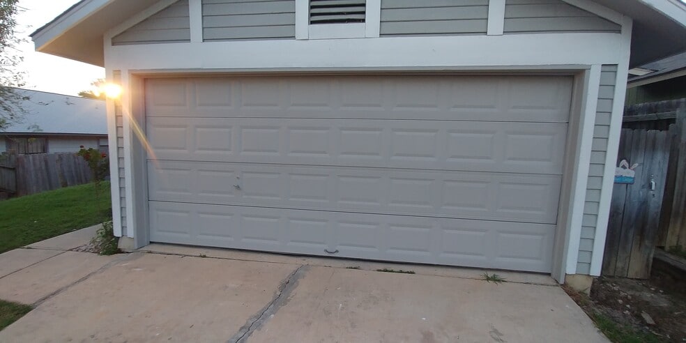 Building Photo - 7729 Ridge Mist Dr