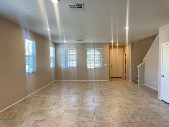 Building Photo - Beautifully Upgraded Townhome in Inspirada
