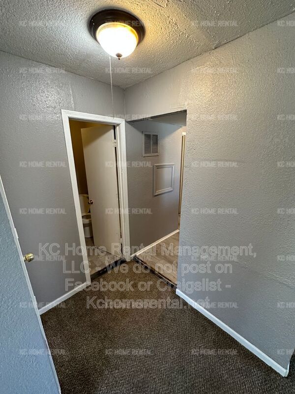 Building Photo - 4221 E 60 Terrace