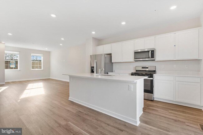 Building Photo - 7430 Fern Gully Way