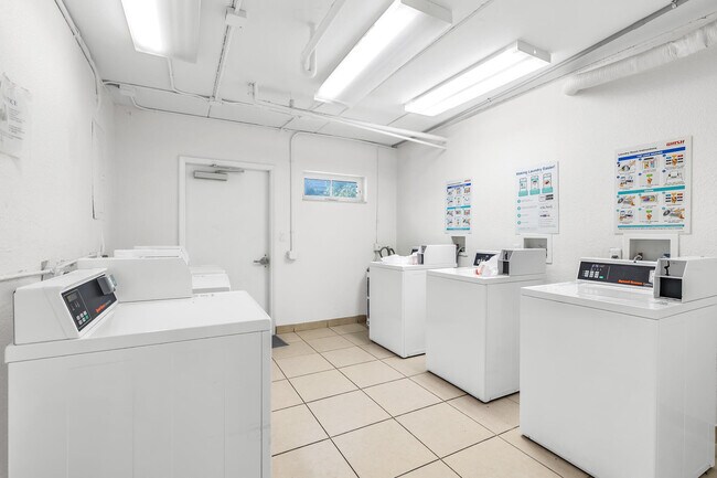 Building Photo - 924 SE 2nd St