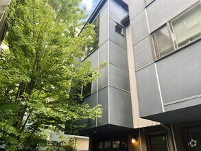 Building Photo - Charming North Beacon Hill 3 bed/2.5 bath ...