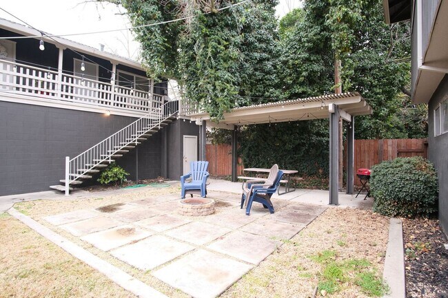 Building Photo - 424 Sycamore Ave