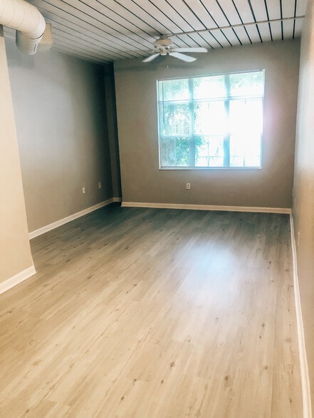 Building Photo - 2411 W Horatio St