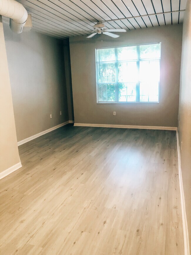 Building Photo - 2411 W Horatio St