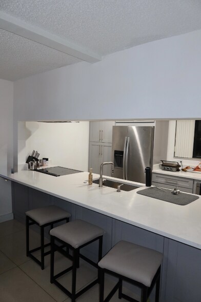 Building Photo - 906 SW 9th St Cir