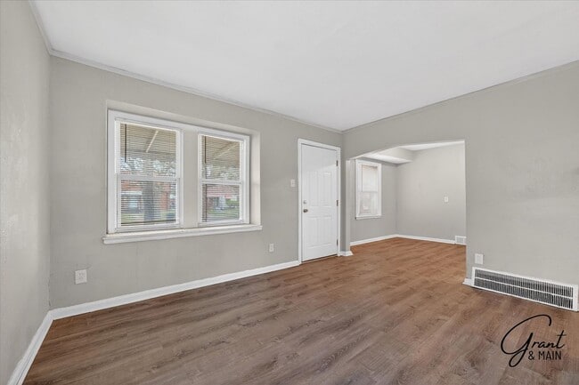Building Photo - $1275 3 bedroom bungalow