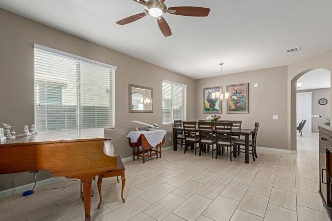 Building Photo - STUNNING 2 story home in Mesa! Plenty of s...