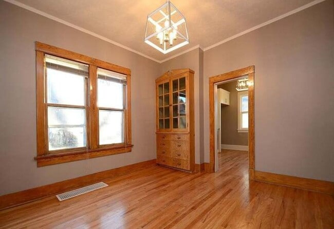 Building Photo - Beautiful 5 Bedroom Home!