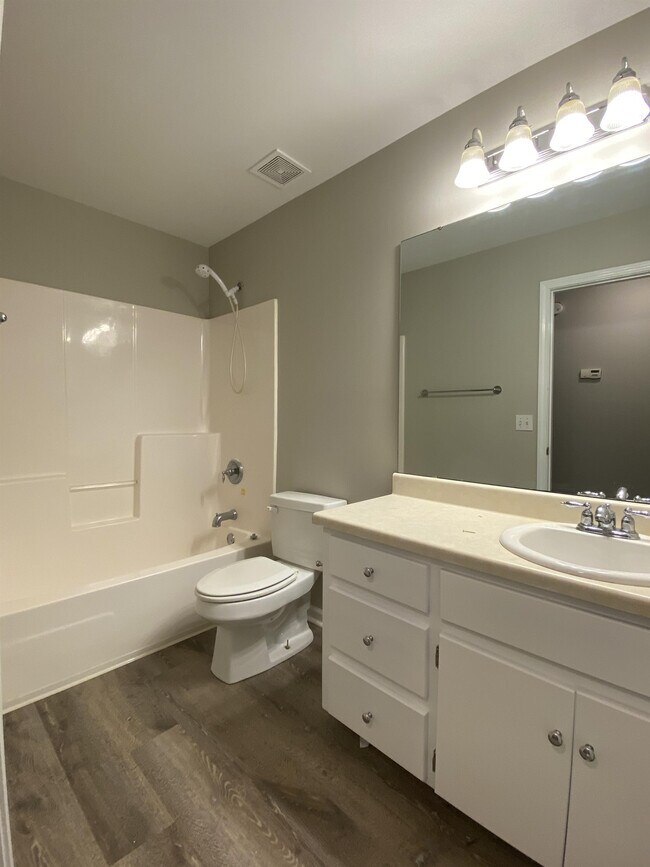 Building Photo - 216 Autumn Ridge Dr