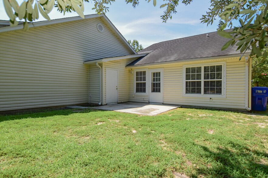 Building Photo - 7898 Montview Rd
