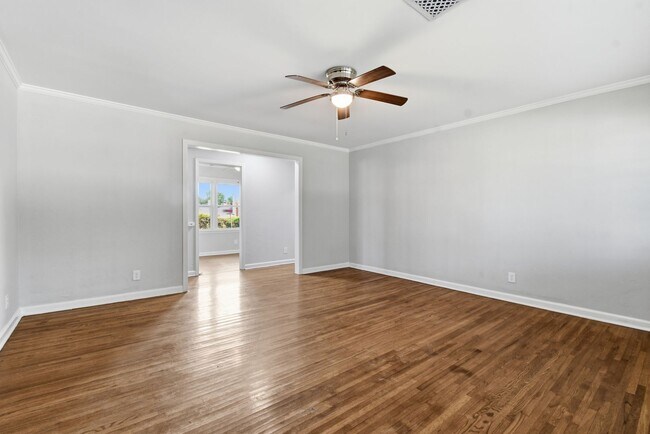 Building Photo - 45 E 51st Pl
