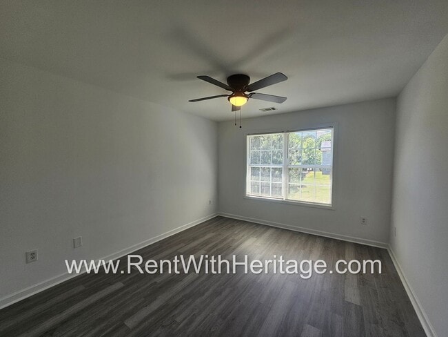 Building Photo - Awesome 3 bd/ 2ba With Everything Brand Ne...