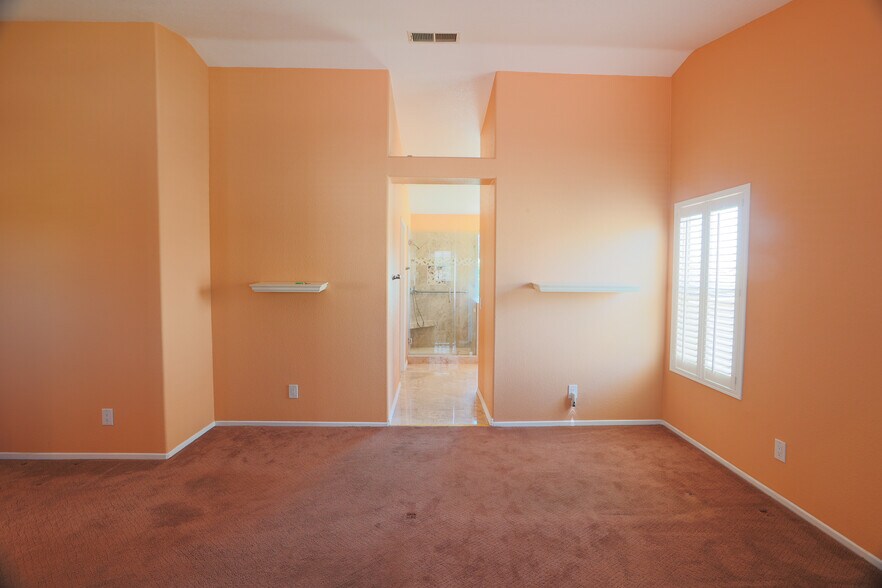 Building Photo - 2582 Hudson Ave