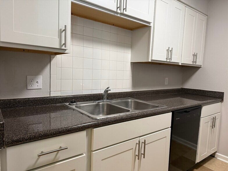 Building Photo - 11271 Florida Blvd