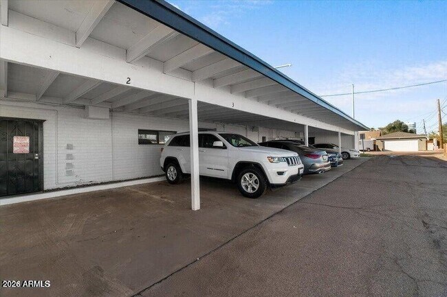 Building Photo - 502 E Mariposa St