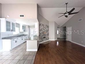 Building Photo - 2075 Shadow Pine Dr