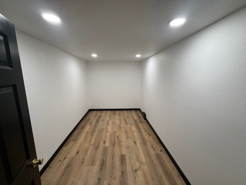 Building Photo - 1725 Elmwood Ln