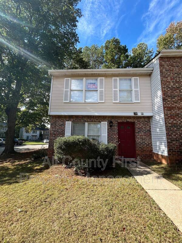 Primary Photo - 923 Regal Path Ln