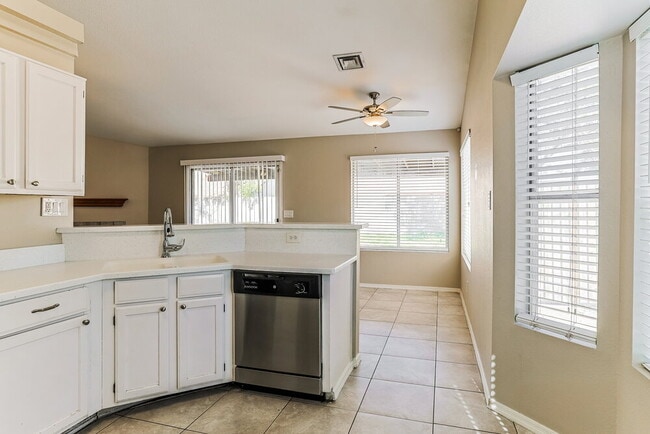 Building Photo - 8746 W McLellan Rd