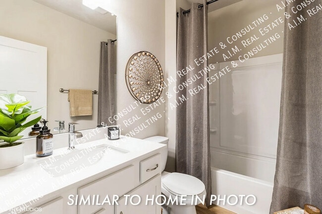 Building Photo - 3212 NE Fawn Ln