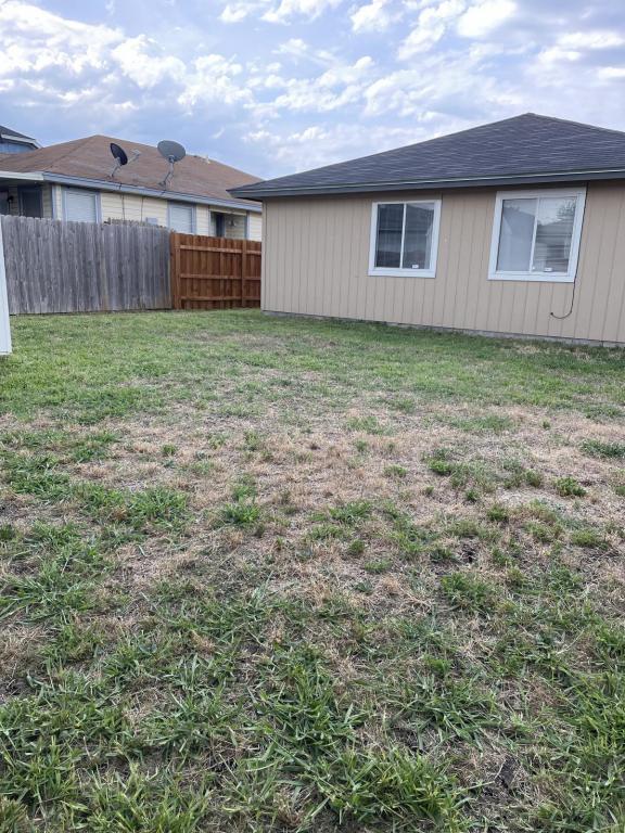Building Photo - 2211 Garrett Dr