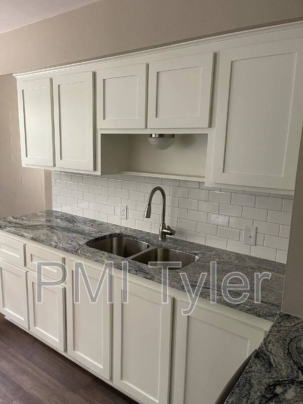 Building Photo - 2007 Bradshaw Dr