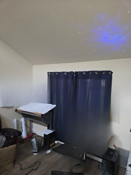 Building Photo - 3225 Oyster Bay Ave