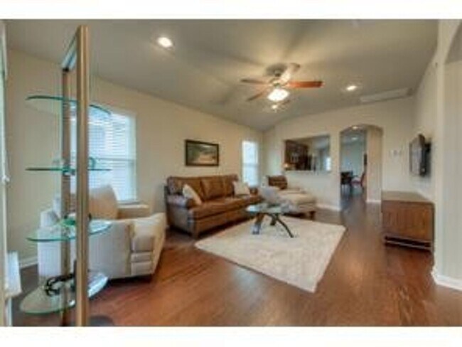 Building Photo - 932 Lost Pines Ln