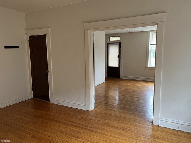 Building Photo - 1 br, 1 bath Duplex - 3724 Winnebago Stree...