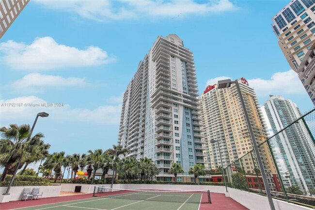 Building Photo - 1111 Brickell Bay Dr