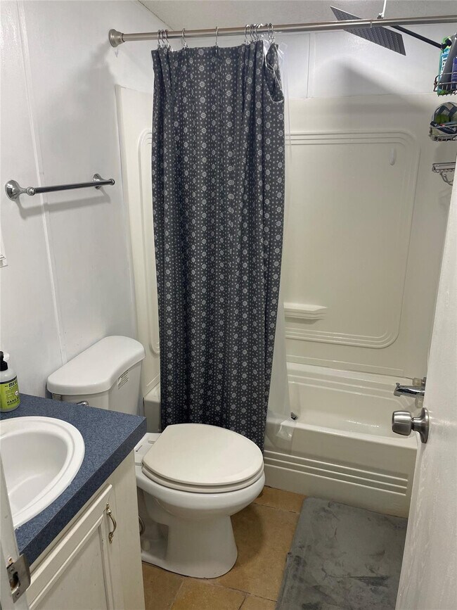 Building Photo - 5859 SW 29th Ave