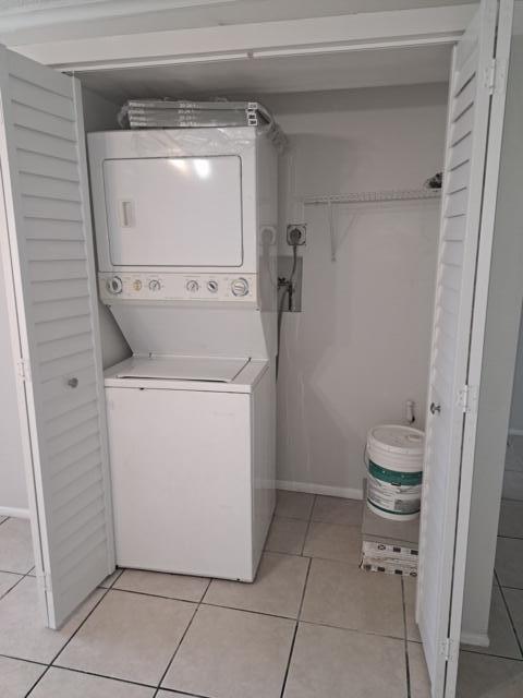 Building Photo - 2671 Riverside Dr