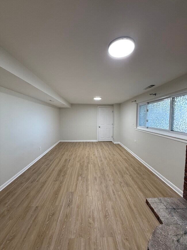 Building Photo - 205 Mardale Dr