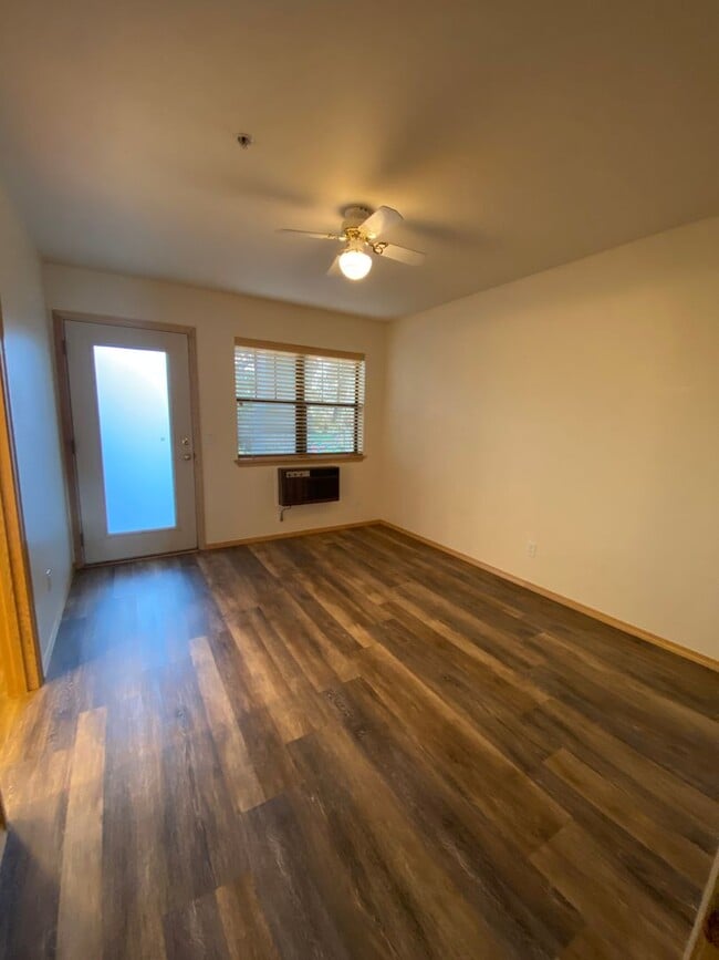 Building Photo - 2 bedroom | 2 Bath Condo in Hood River